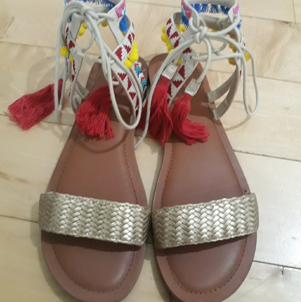 New! Indigo Road wrap sandals